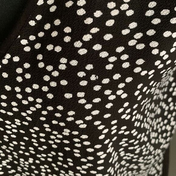 Vince Camuto black with white dot crepe front, solid stretch knit back top. Med - Picture 4 of 6